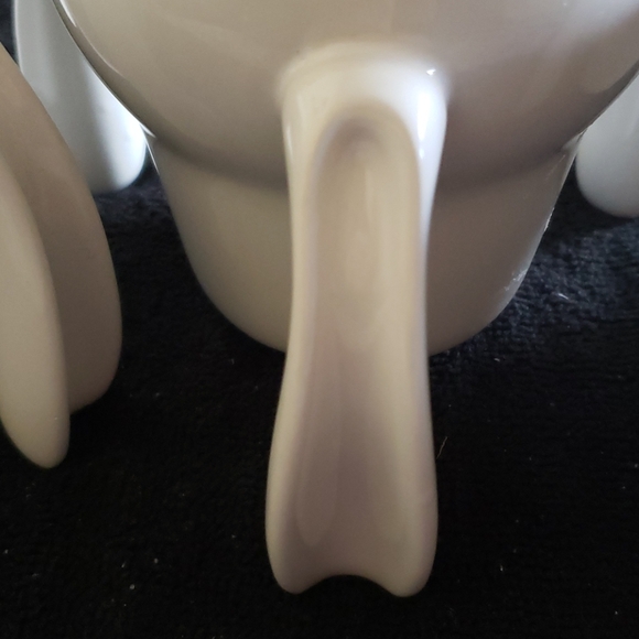 Unique Ceramic Serviceware. - Picture 6 of 6